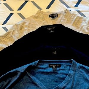 4- Bundle Mens Small BR V necks sweaters